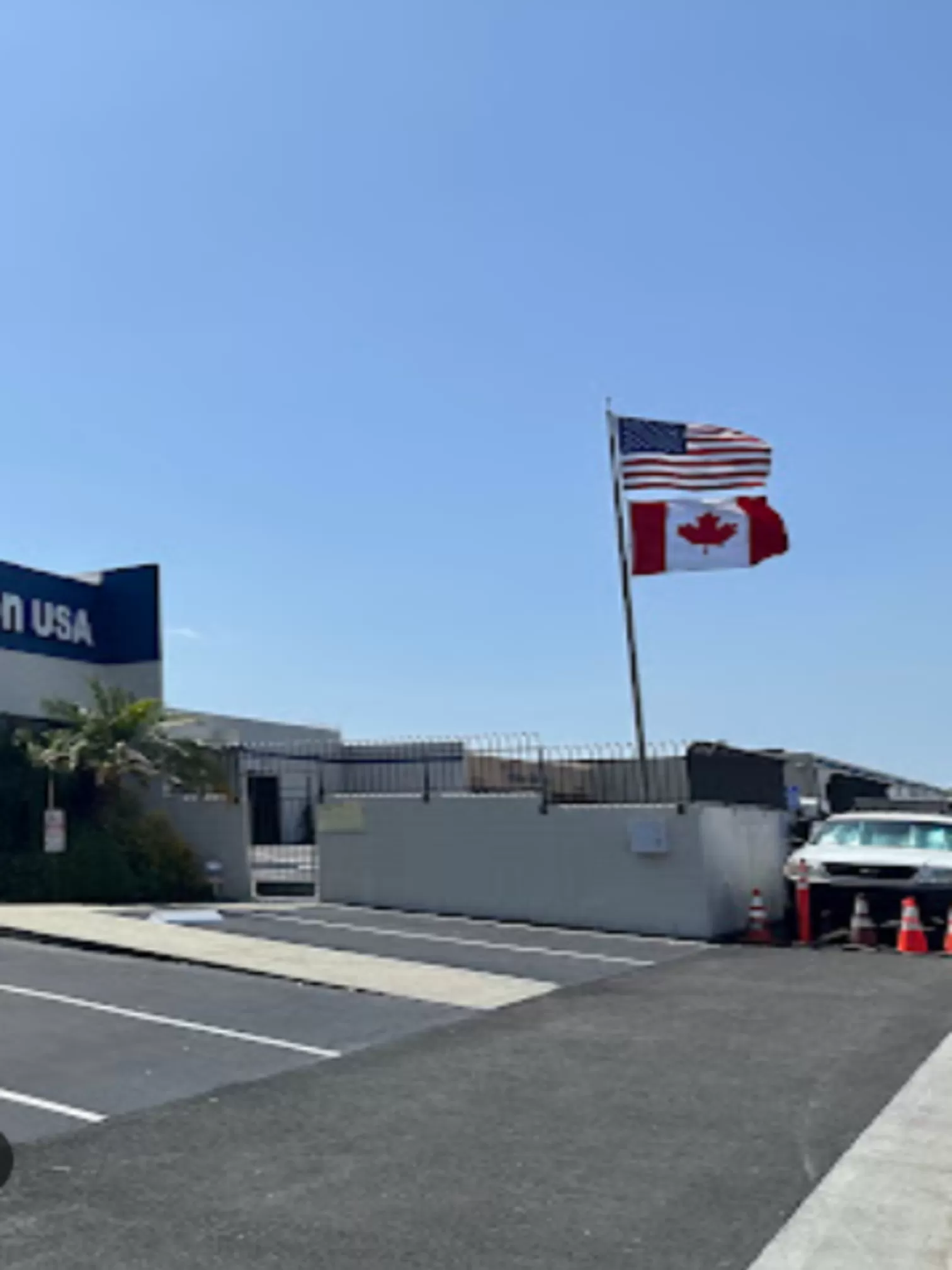 Asphalt contractor resurfacing cracked driveway for Anaheim